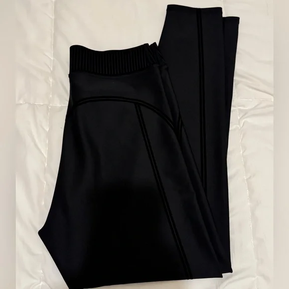Alo Yoga Black High-Waist Leggings, M, Great Condition! - Picture 6 of 11